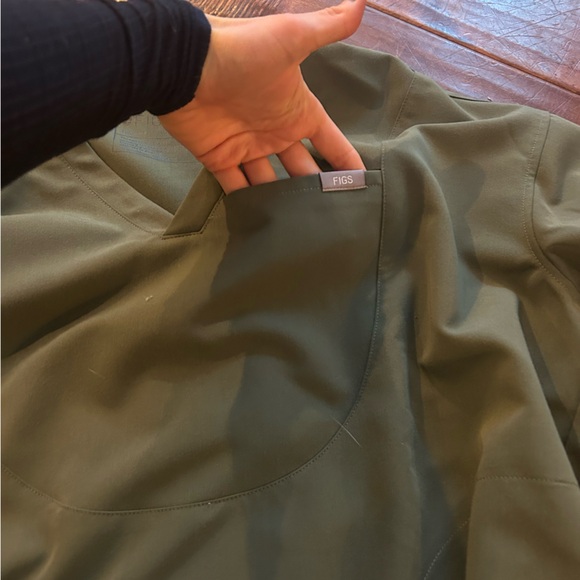 Figs Moss Green Evan’s Pant and Halle Top Set size Small - Picture 9 of 10